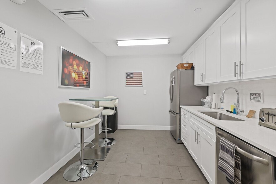 More Photos Of 10055 Yamato Rd, Boca Raton Medical For Sale