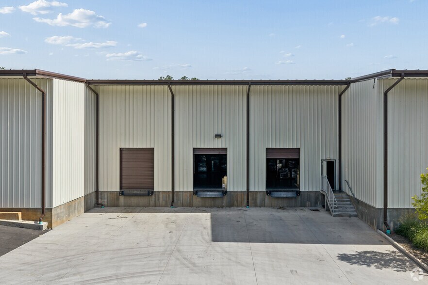 More Photos Of 2470-2480 Industrial Park Blvd, Cumming Warehouse For Sale