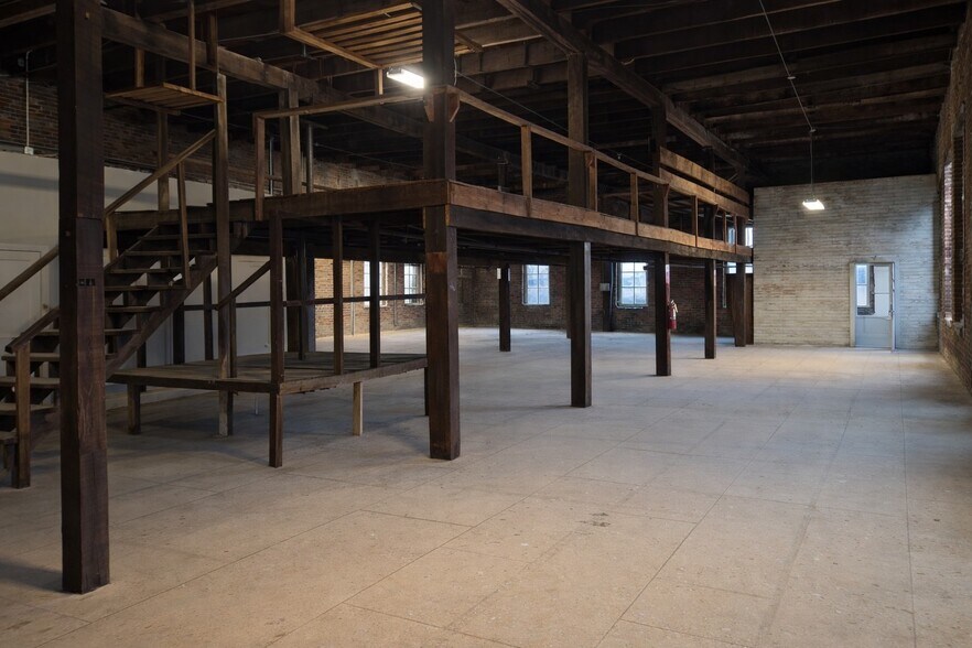 More Photos Of 432 N Royal St, Jackson Warehouse For Lease