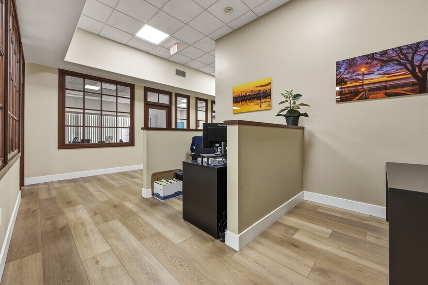 More Photos Of 1075 Rosecrans St, San Diego Bank For Sale