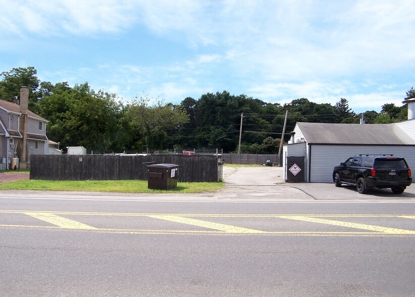 More Photos Of 2448 Montauk Hwy, Brookhaven Auto Repair For Sale