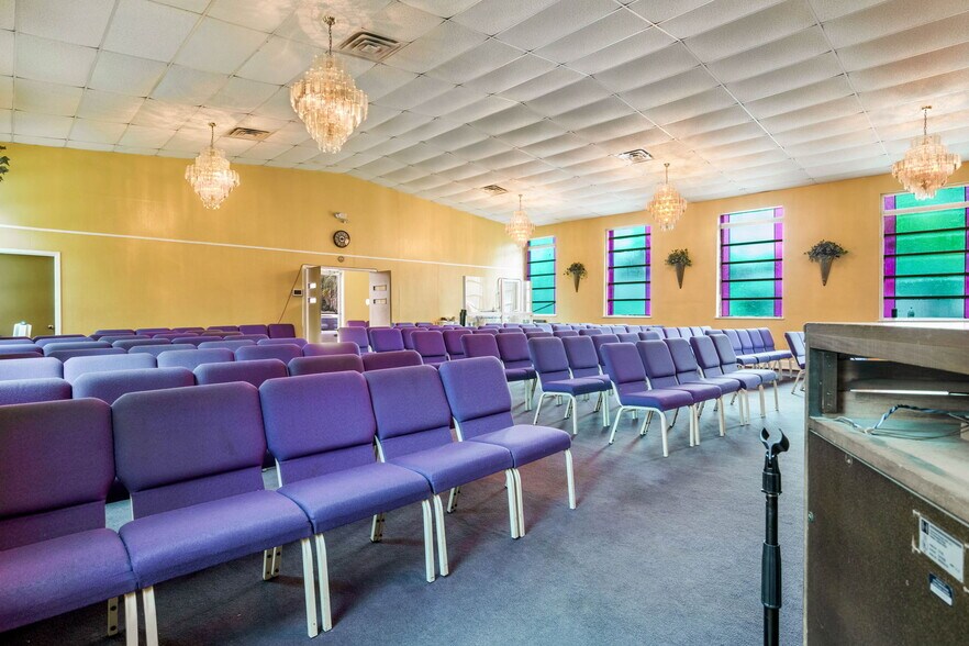 More Photos Of 900 W Cervantes St, Pensacola Religious Facility For Sale