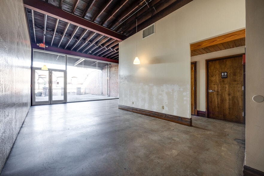 More Photos Of 1437 Market St, Chattanooga Storefront For Lease