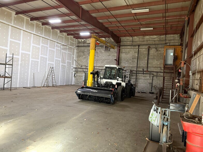 More Photos Of 329 W Main St, Northborough Flex For Lease