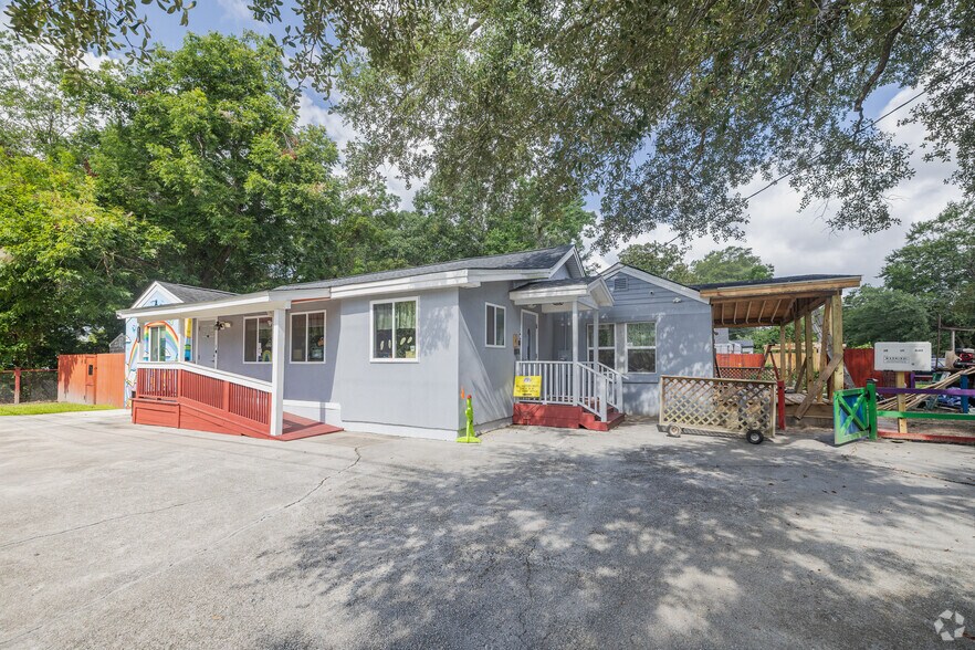 More Photos Of 24 Sycamore Ave, Charleston General Retail For Sale