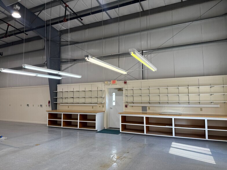 More Photos Of 12/14 Whitaker Way, Seabrook Light Distribution For Lease