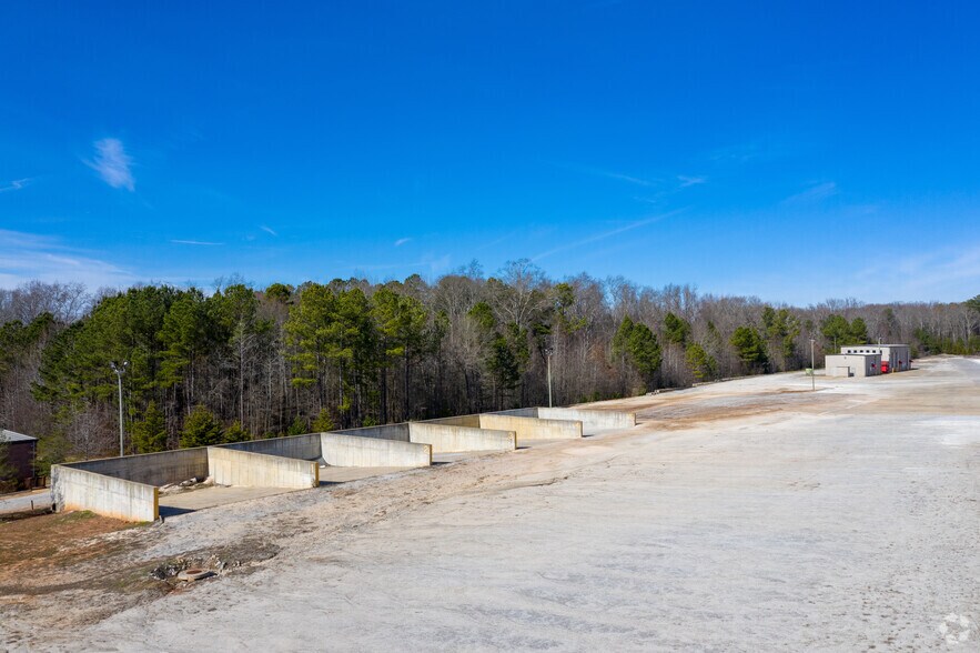 More Photos Of 95 Newnan South Industrial Dr, Newnan Truck Terminal For Lease