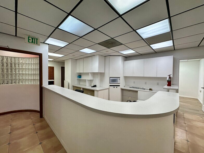 More Photos Of 7800 W Oakland Park Blvd, Sunrise Medical For Sale