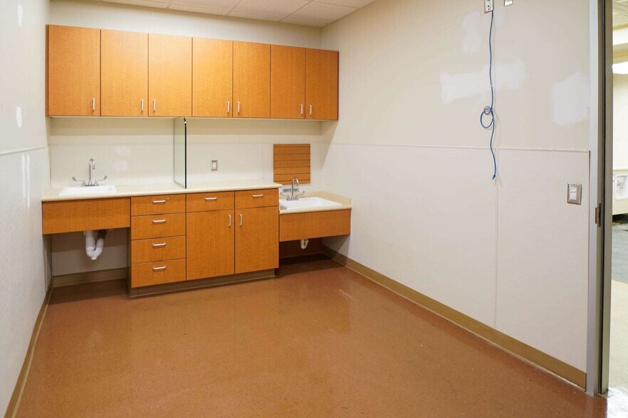 More Photos Of 916 Houston St, Laredo Medical For Lease