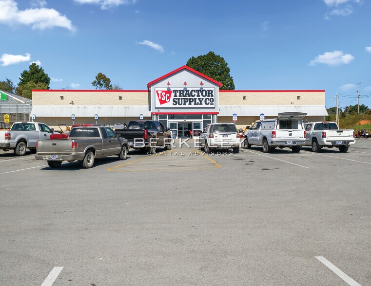 More Photos Of 400 S Broad St, New Tazewell Freestanding For Sale