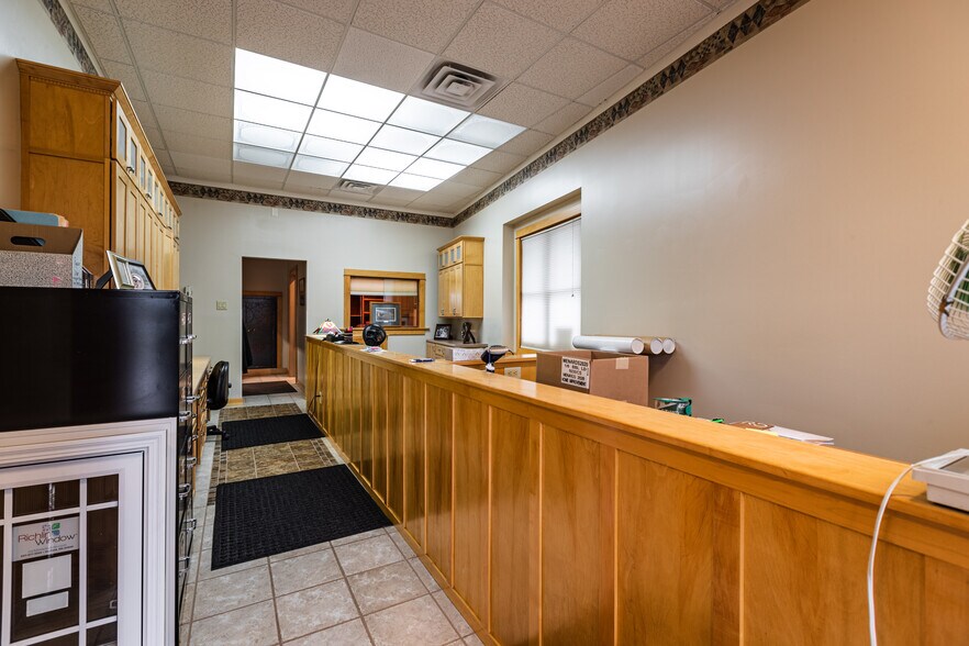 More Photos Of 1613 Chase St, La Crosse Showroom For Sale