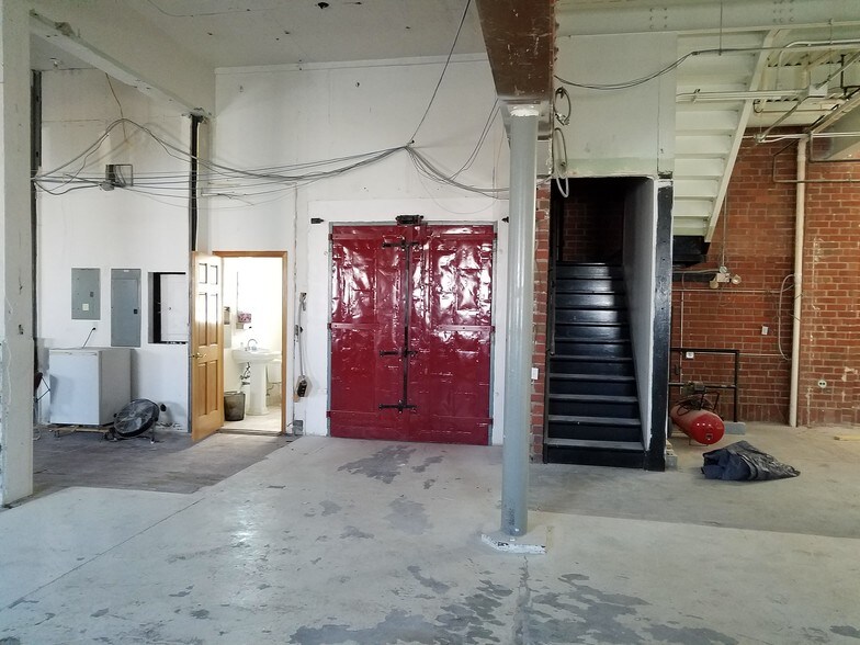 More Photos Of 315 W 4th St, Davenport Loft Creative Space For Sale