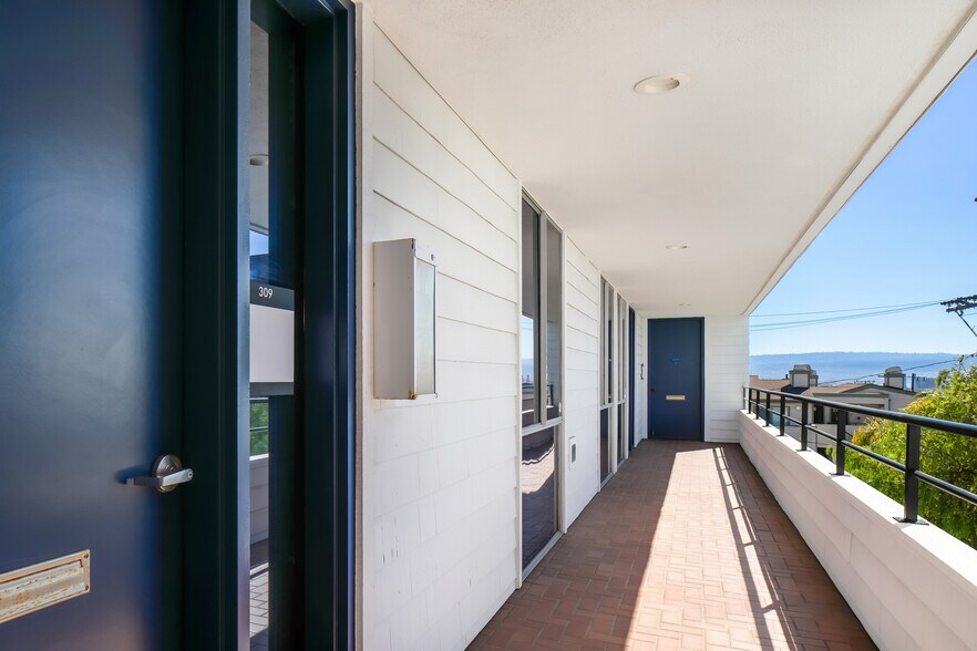 More Photos Of 2200 Pacific Coast Hwy, Hermosa Beach Office For Sale