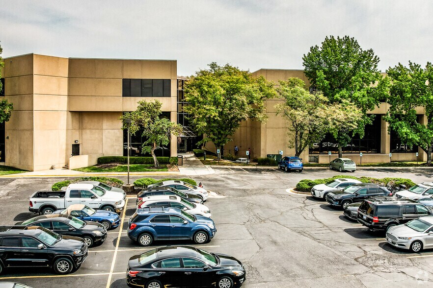 More Photos Of 8700 State Line Rd, Leawood Office For Lease