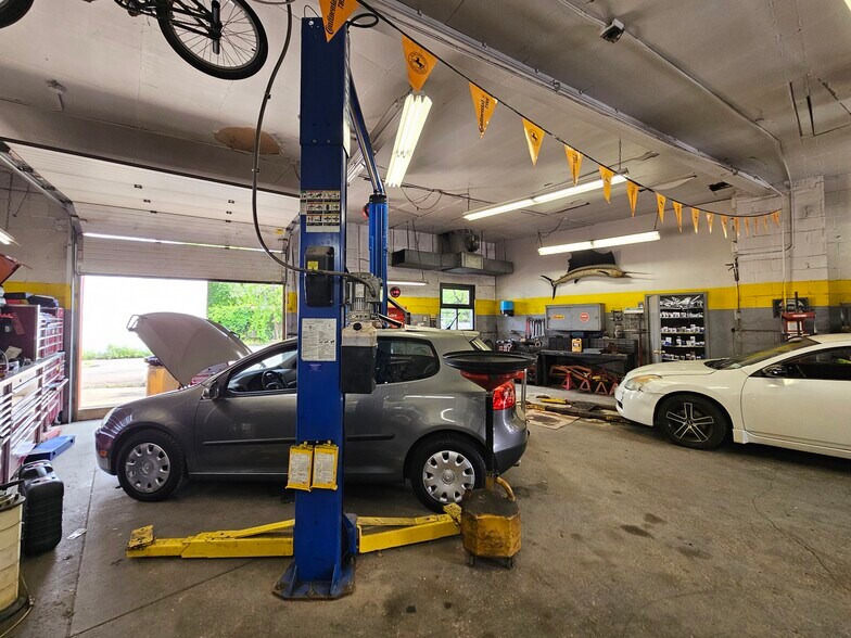 More Photos Of 831 Brooklyn Ave, Baldwin General Retail For Sale