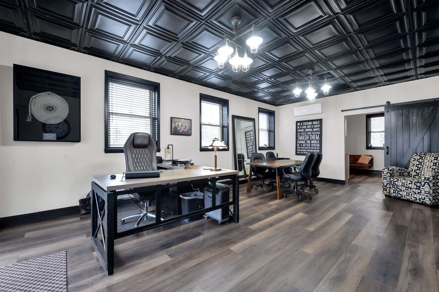 More Photos Of 37 W Bridge St, Dublin Office For Sale