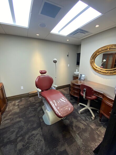 More Photos Of 424 Waterloo St, London Medical For Lease