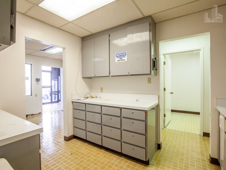 More Photos Of 919 Clay St, San Francisco General Retail For Lease