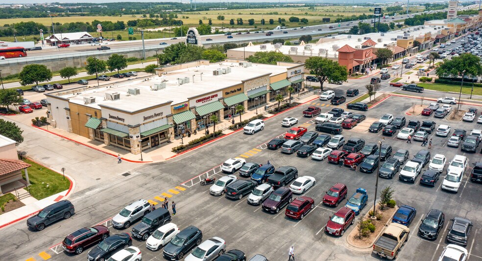 More Photos Of 3941 S Interstate 35, San Marcos Storefront For Lease