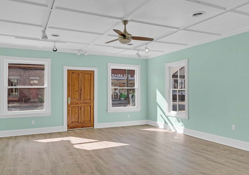 More Photos Of 55 Cross St, Urbanna General Retail For Sale