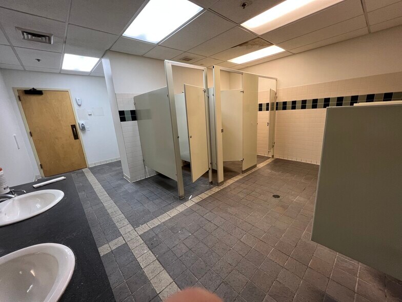 More Photos Of 1000 Meade St, Dunmore Medical For Lease