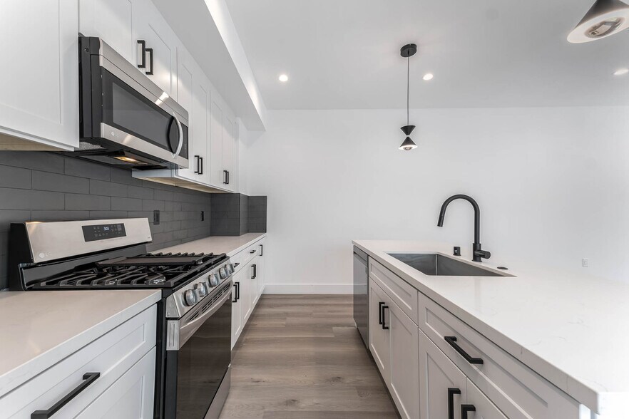 More Photos Of 21719 Hart St, Canoga Park Apartments For Sale