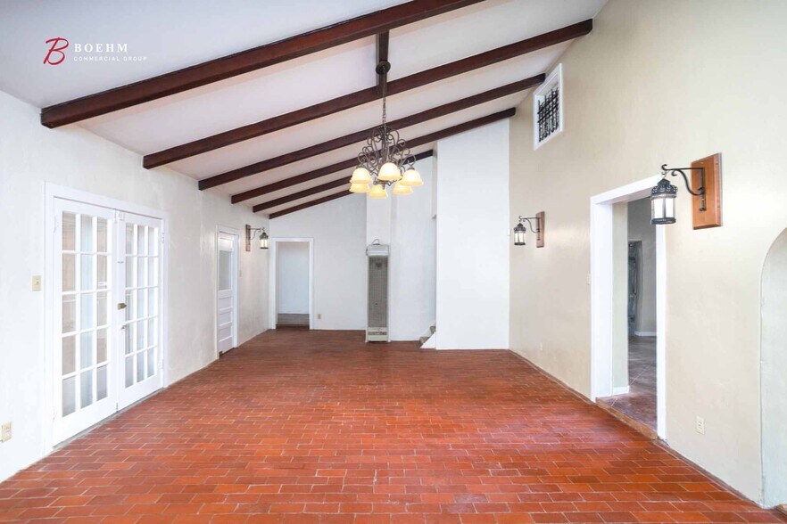 More Photos Of 514 Paris St, Castroville Storefront Retail Office For Sale