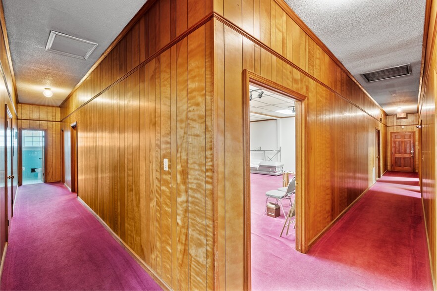 More Photos Of 1401 S Fant St, Anderson Funeral Home For Sale