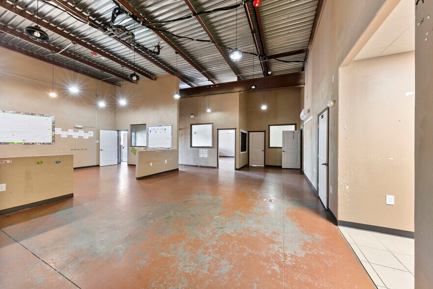 More Photos Of 11799 Beechnut St, Houston Unknown For Lease