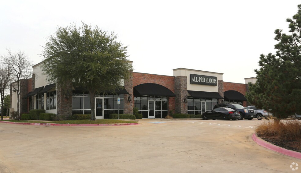 More Photos Of 7205 S Cooper St, Arlington Unknown For Lease