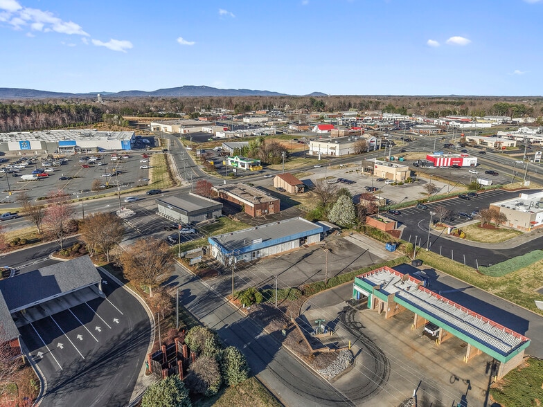 More Photos Of 111 Angela Dr, King General Retail For Sale