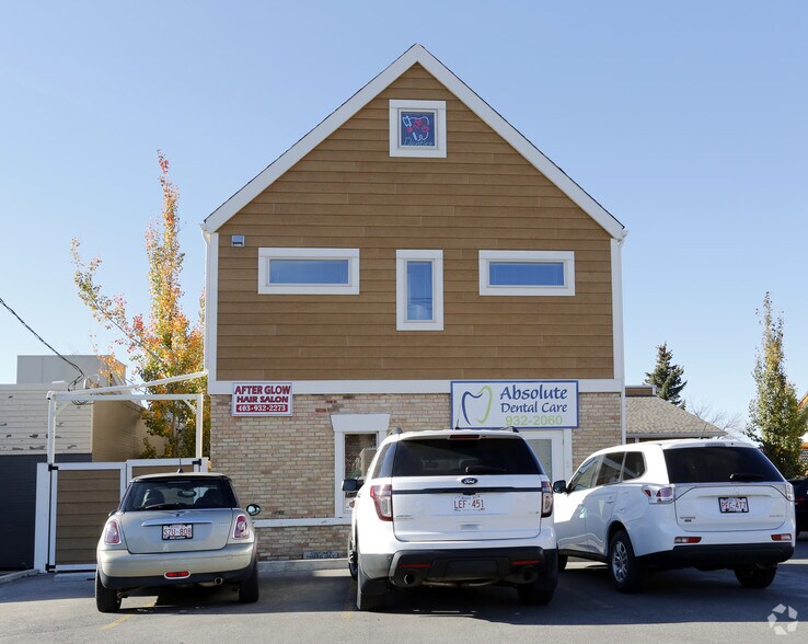 More Photos Of 508 1st St E, Cochrane Freestanding For Lease