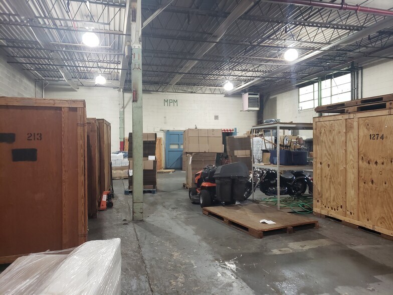 More Photos Of 80 Greenwood Ave, Midland Park Warehouse For Lease