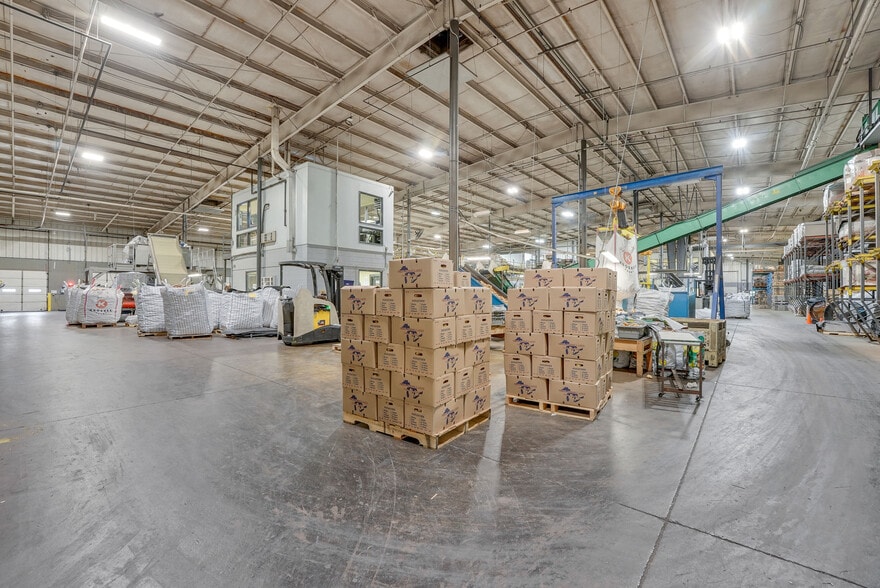 More Photos Of 400 Great Lakes Pky, Bellevue Warehouse For Sale