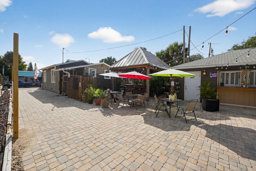 More Photos Of 314 Flagler Ave, New Smyrna Beach Storefront For Sale