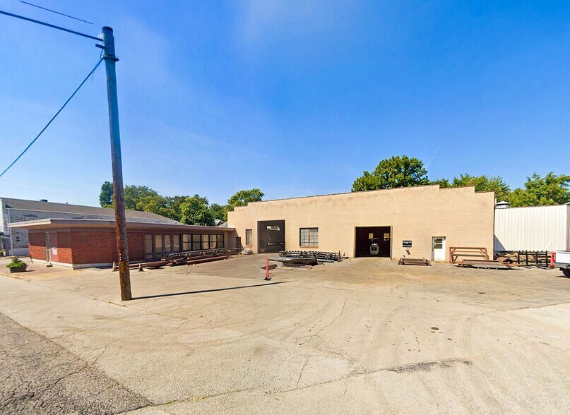 Primary Photo Of 1001-1005 N 2nd St, Saint Charles Warehouse For Sale