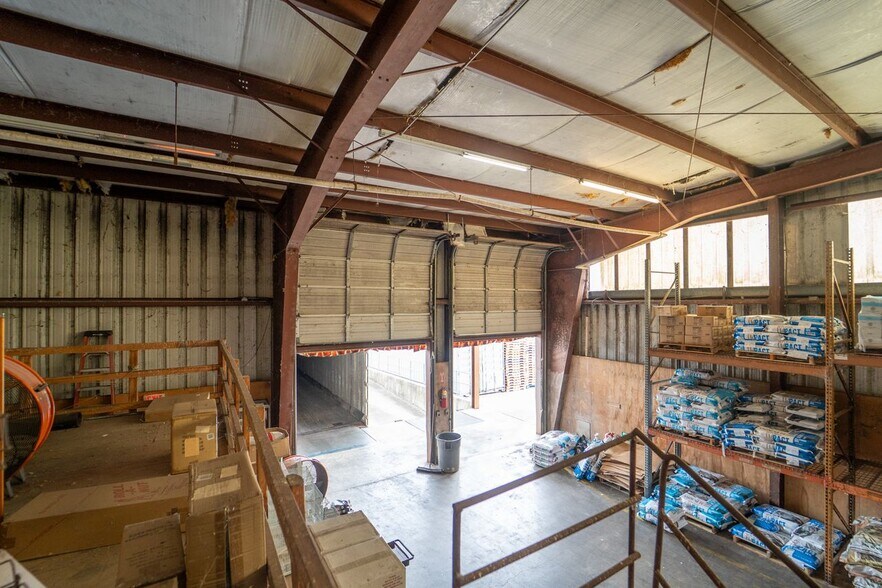 More Photos Of 5705 N Main St, Victoria General Retail For Sale