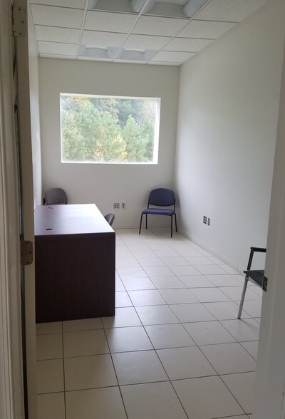 More Photos Of 16517 Bull Church Rd, Woodford Warehouse For Lease