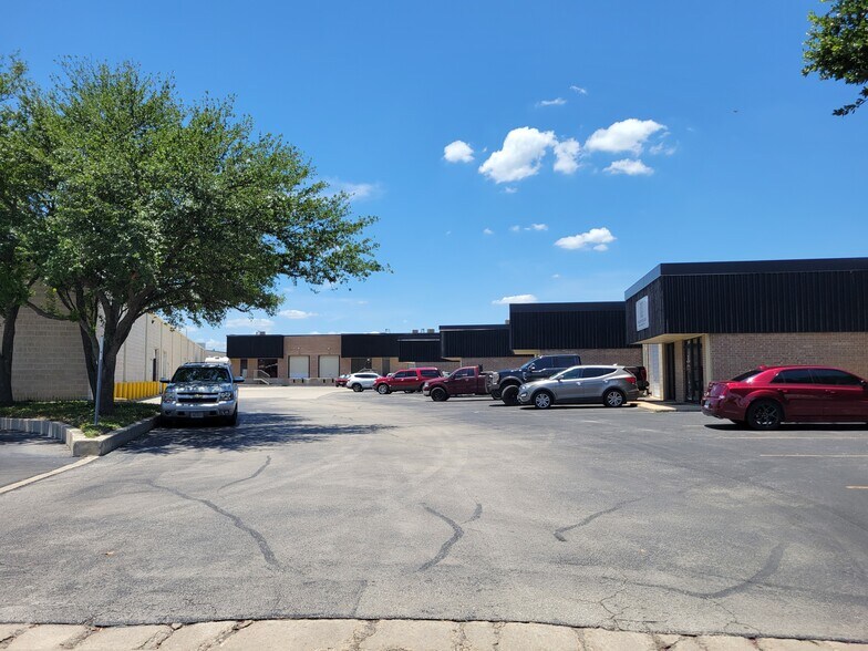 More Photos Of 10203 Kotzebue St, San Antonio Industrial For Sale