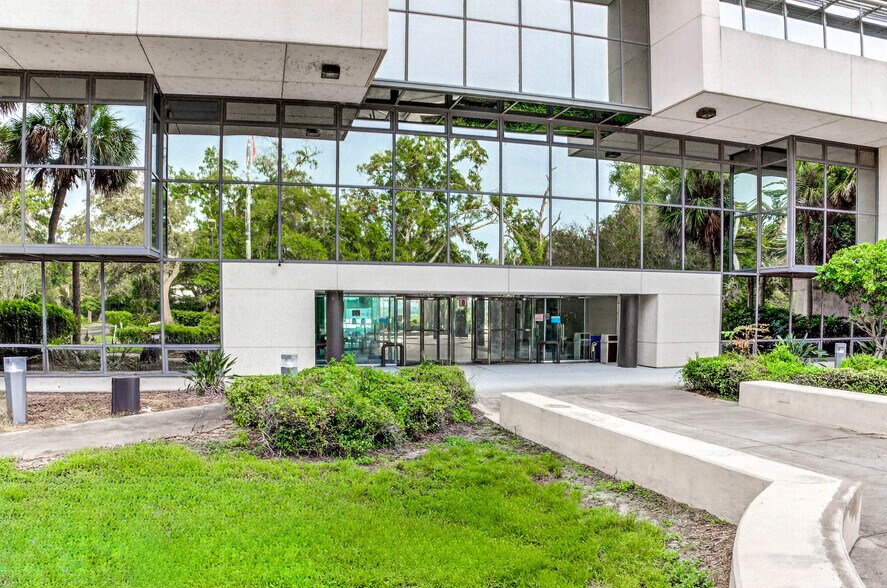 More Photos Of 555 Lake Border Dr, Apopka Office For Sale