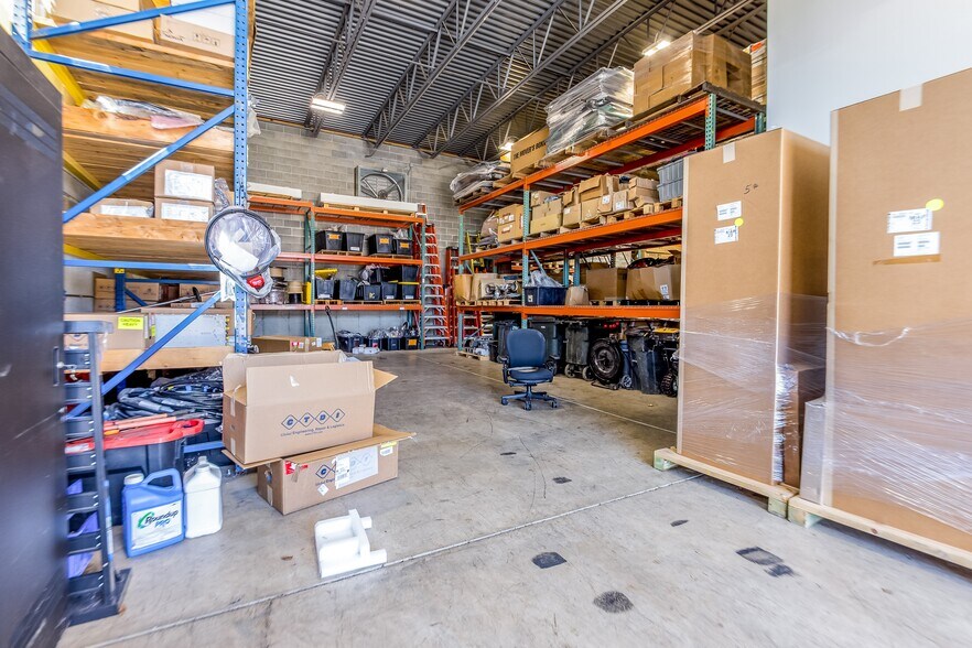 More Photos Of 109 Diversified Dr, Villa Ridge Service For Lease