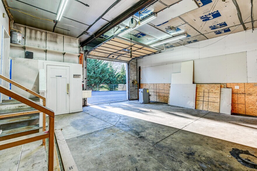 More Photos Of 1482 Seven Valleys Rd, York Flex For Sale