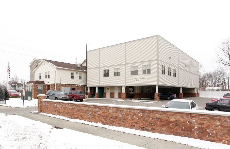 More Photos Of 33545 Cherry Hill Rd, Westland Medical For Lease