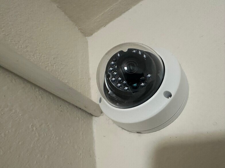 More Photos Of 2195 E Cherry St, Paris Self Storage For Sale