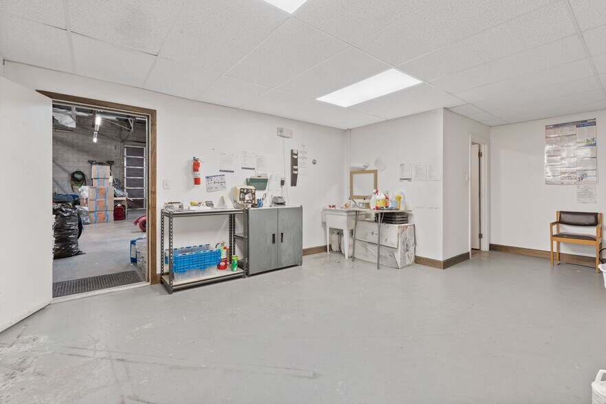 More Photos Of 850 E Industrial Park Dr, Manchester Industrial For Sale