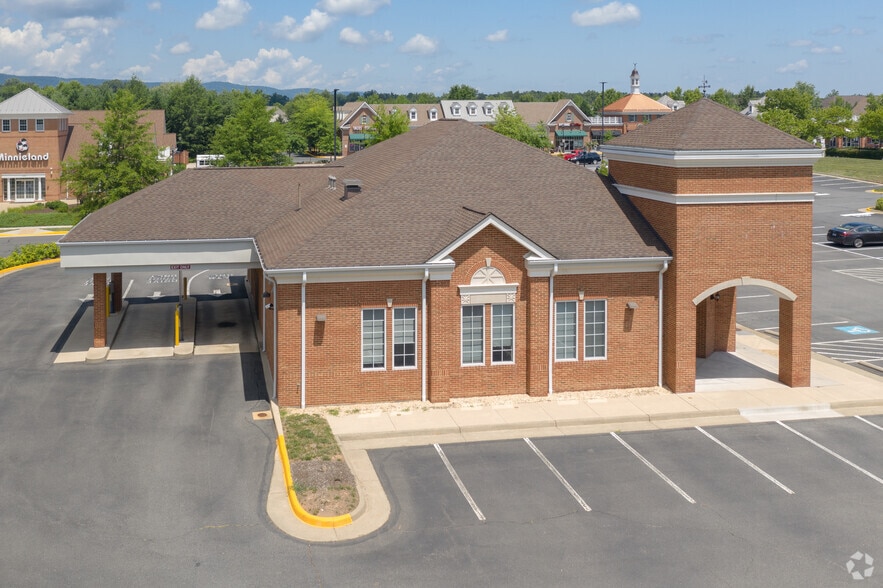 More Photos Of 5451-5581 Merchants View Sq, Haymarket Unknown For Lease