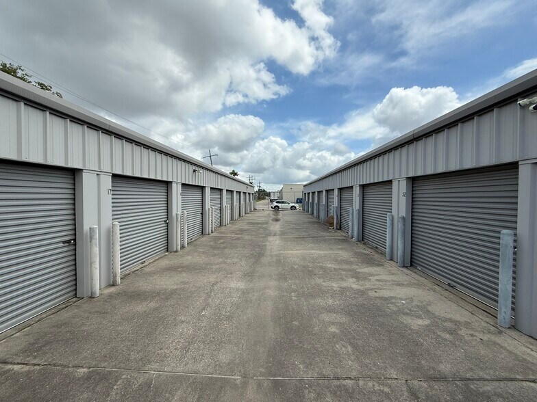 More Photos Of 1420 S 21st St, Nederland Specialty For Sale