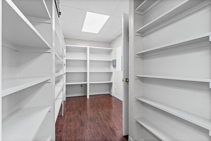 More Photos Of 3664 College Ln S, Mobile Medical For Sale