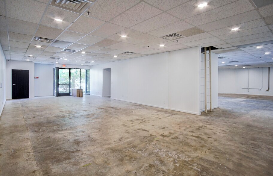 More Photos Of 11990 Hertz St, Moorpark Warehouse For Sale