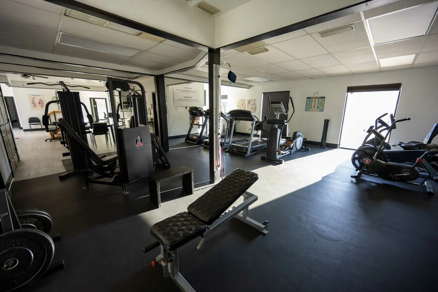 More Photos Of 517 N Carrier Pky, Grand Prairie Medical For Lease